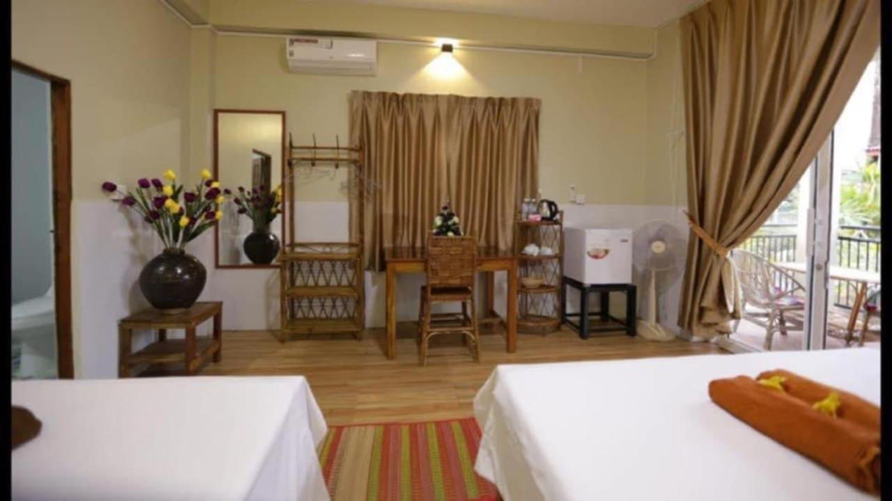 Fish Island Bungalows Kampot Bagian luar foto