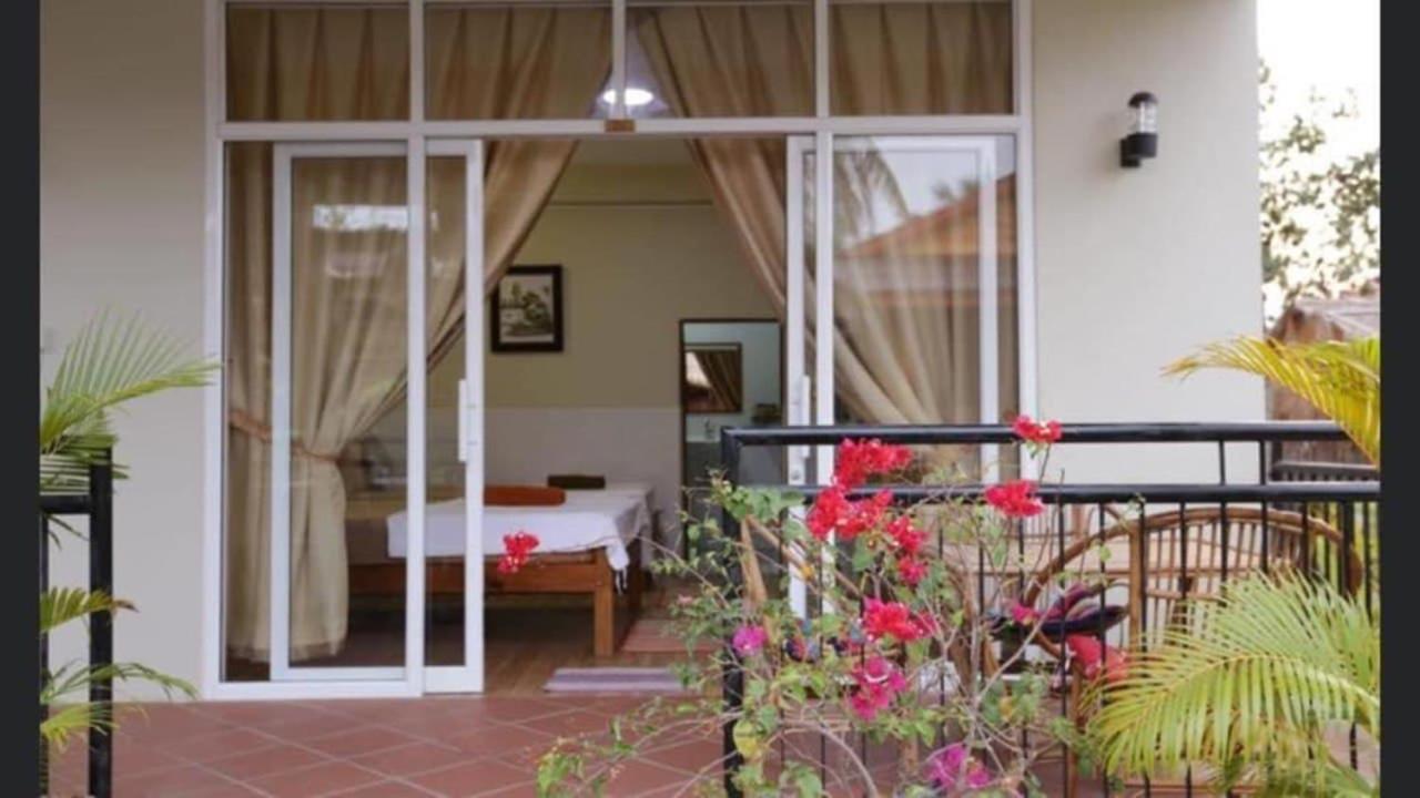 Fish Island Bungalows Kampot Bagian luar foto