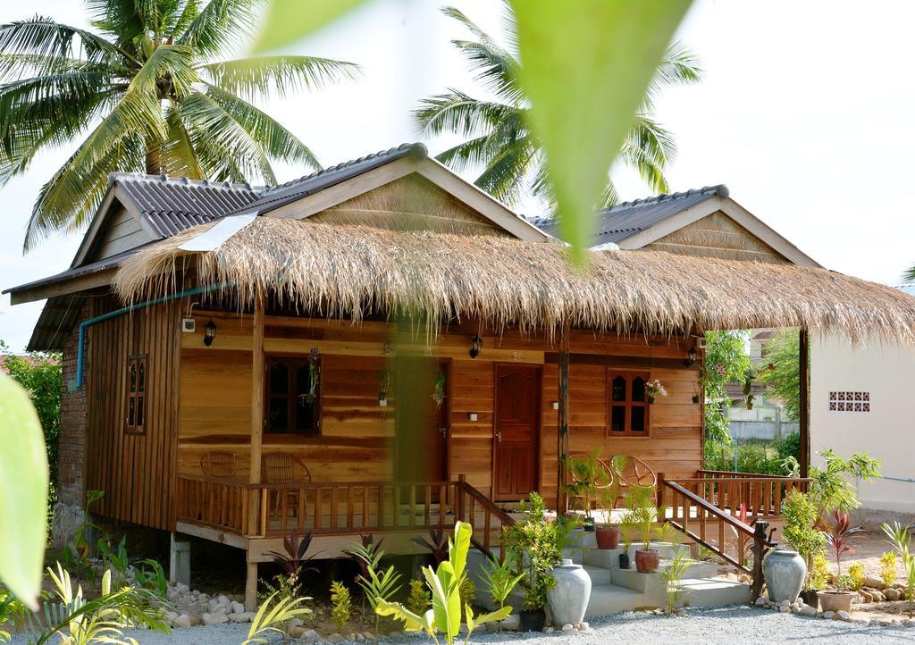 Fish Island Bungalows Kampot Bagian luar foto