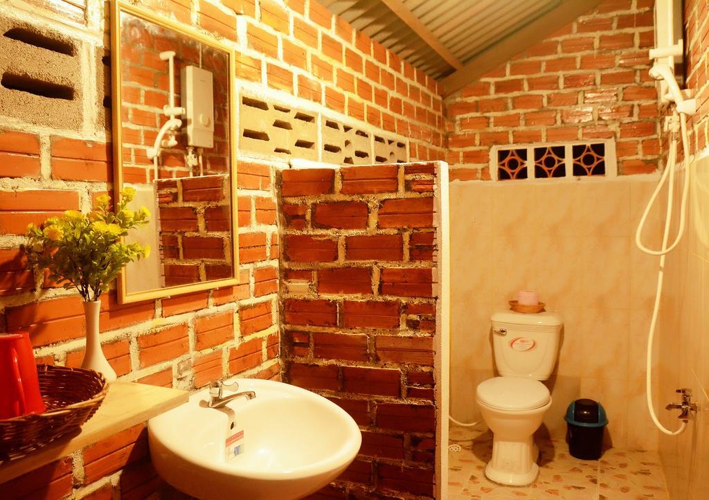 Fish Island Bungalows Kampot Bagian luar foto