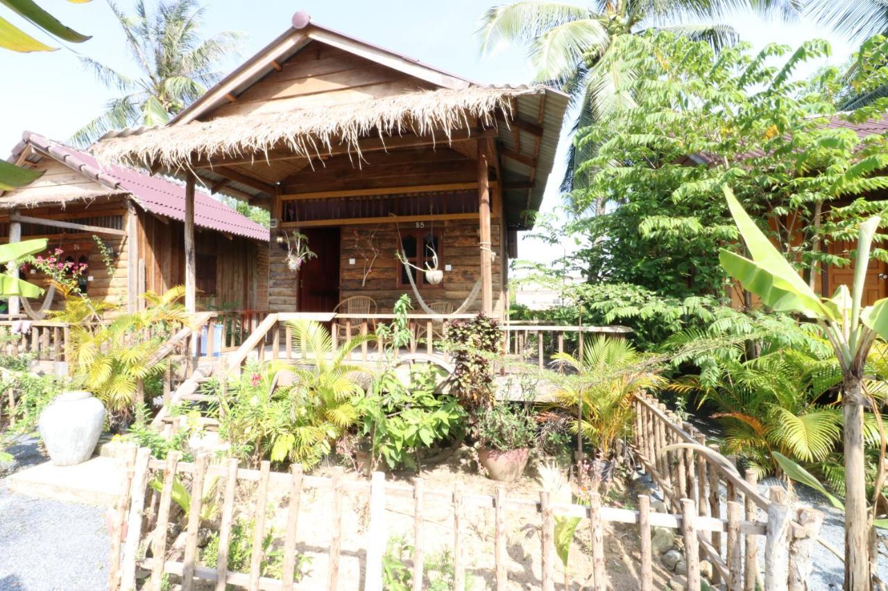 Fish Island Bungalows Kampot Bagian luar foto