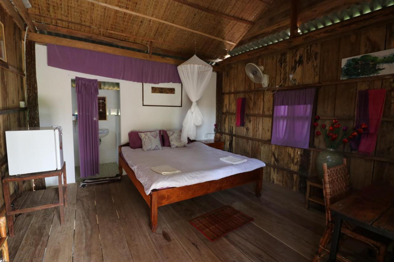 Fish Island Bungalows Kampot Bagian luar foto